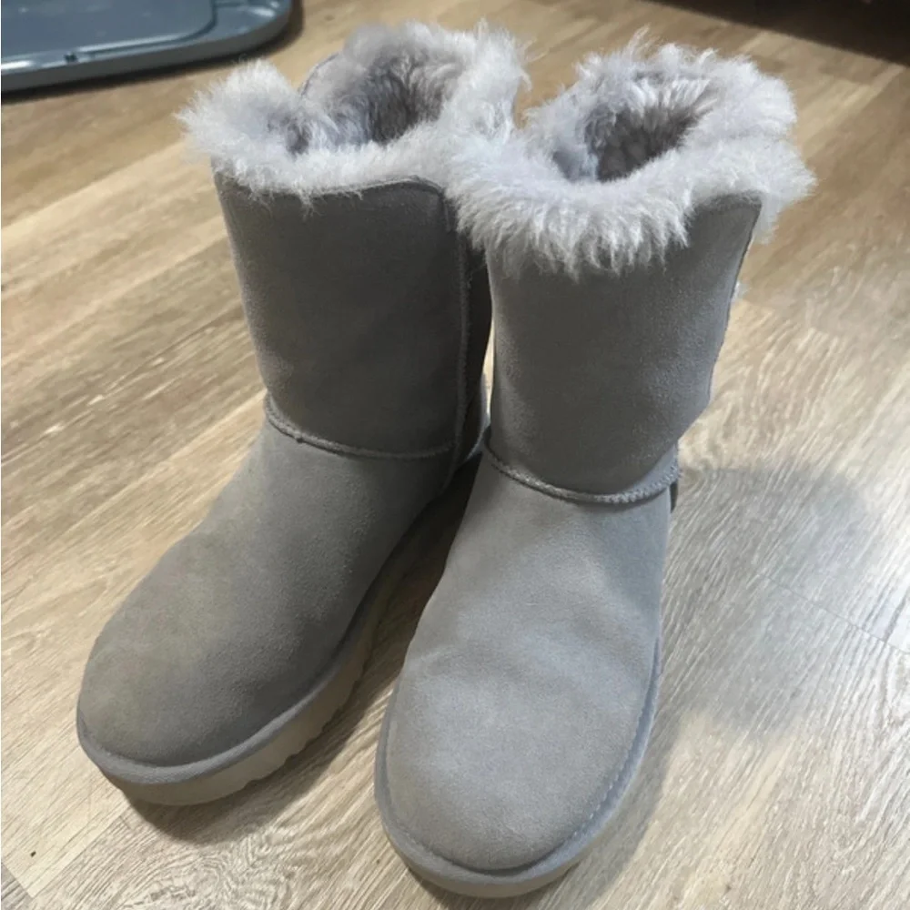 UGG Bailey Fashion Buckle color gray